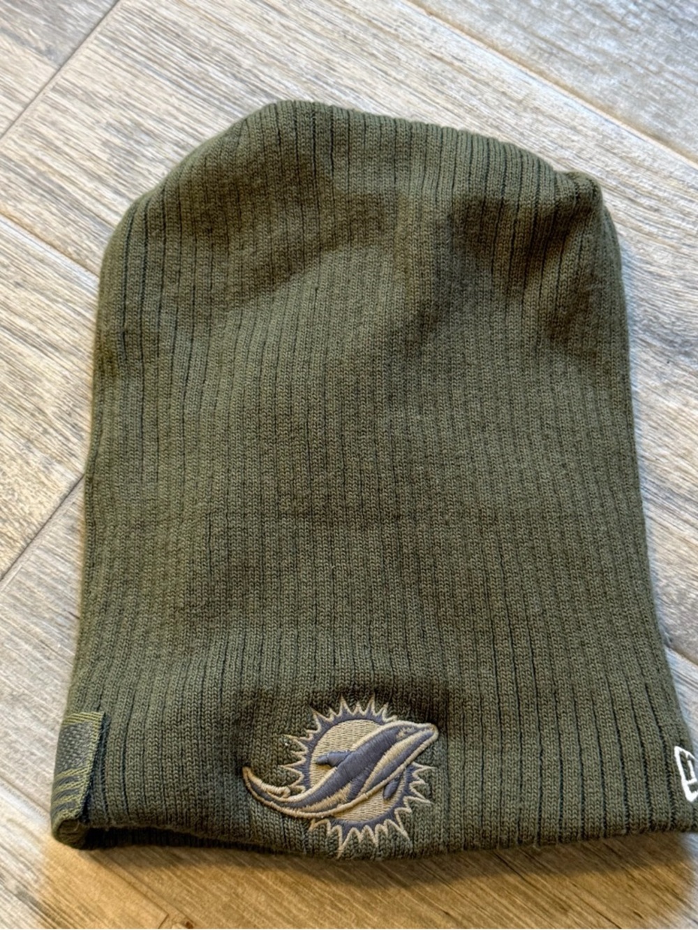 Men's New Era Olive Miami Dolphins 2018 Salute to Service
Sideline Knit Hat
